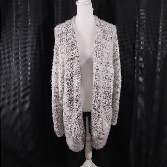 LANE BRYANT! WHITE & BLACK MARLED, FLUFFY, FULL OPEN CARDIGAN SWEATER! SZ 22/24 - Picture 2 of 11